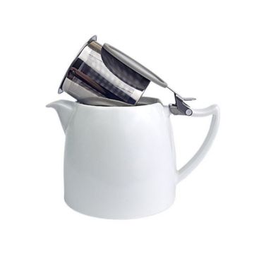 Bílá konvička na čaj s nerezovým sítkem