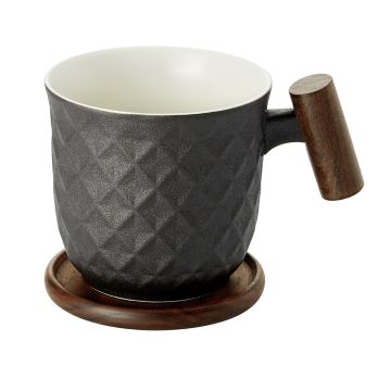 Černý hrnek na čaj a kávu